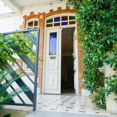 ホテル Serguzest アダラー