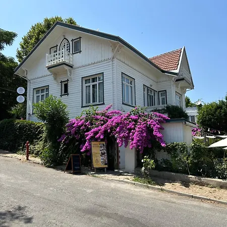 Serguzest 3* Adalar